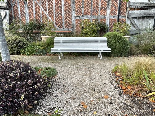 A Look At Garden Bench